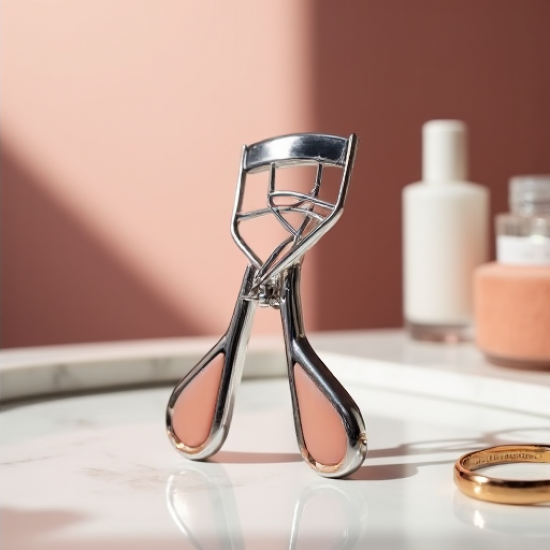 Shiseido Luxe Curl Eyelash Curler